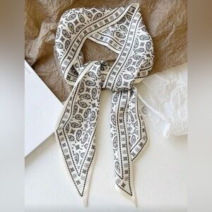 ✨ New ✨Paisley Print White and Black Twilly Scarf ✨